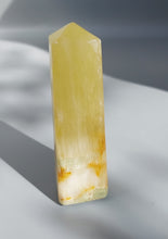Laden Sie das Bild in den Galerie-Viewer, Limonen Calcit Turm 1