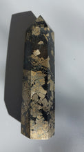 Laden Sie das Bild in den Galerie-Viewer, Pyrit in Mutterstein Turm 1