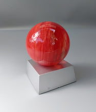 Laden Sie das Bild in den Galerie-Viewer, Rote Glas Kugel 1