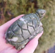 Laden Sie das Bild in den Galerie-Viewer, Schildkröte aus Jade 1