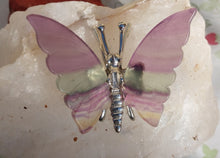 Laden Sie das Bild in den Galerie-Viewer, Schmetterling mit Flügel aus Fluorit 4