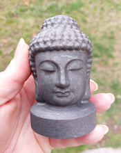 Laden Sie das Bild in den Galerie-Viewer, Schungit Buddha Kopf
